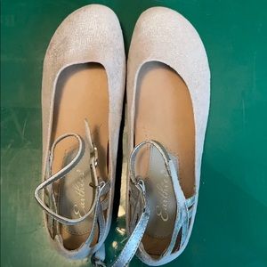 Earthies Capri grey flats with ankle strap